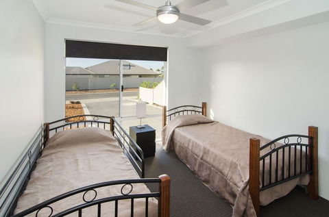 Fairway Isle - Kawana Tourism 2