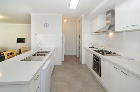 Fairway Isle - Kawana Tourism 3
