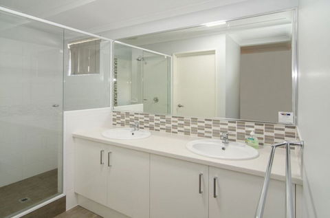 Fairway Isle - Kawana Tourism 7