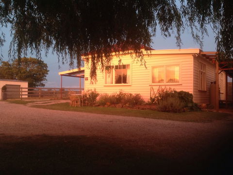 Fairview Bed And Breakfast Cottage - Kawana Tourism 1