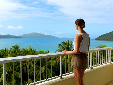 Hamilton Island Reef View Hotel - Kawana Tourism 0