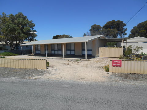 Hardwicke Beach House - Kawana Tourism 0