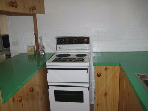 Hardwicke Beach House - Kawana Tourism 1