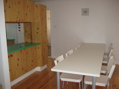 Hardwicke Beach House - Kawana Tourism 4