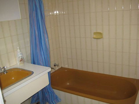 Hardwicke Beach House - Kawana Tourism 8