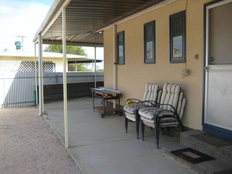 Hardwicke Beach House - Kawana Tourism 9