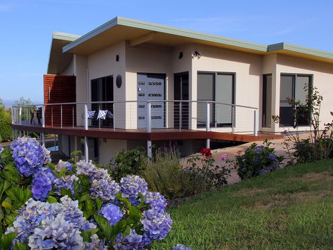 Outlook BnB - Kawana Tourism 0