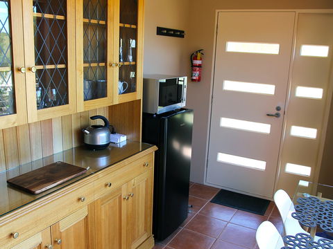Outlook BnB - Kawana Tourism 3
