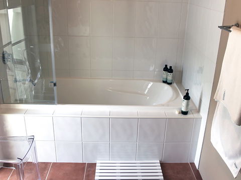 Outlook BnB - Kawana Tourism 8