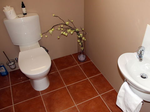 Outlook BnB - Kawana Tourism 9