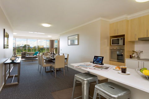 Pacific Suites Canberra - Kawana Tourism 4
