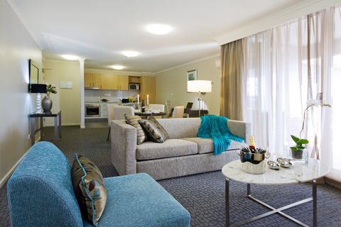 Pacific Suites Canberra - Kawana Tourism 5