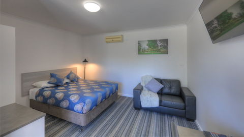 Paruna Motel - Kawana Tourism 1