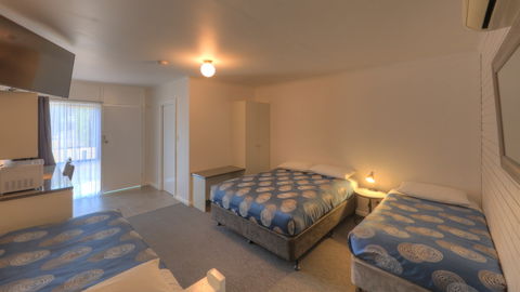 Paruna Motel - Kawana Tourism 3