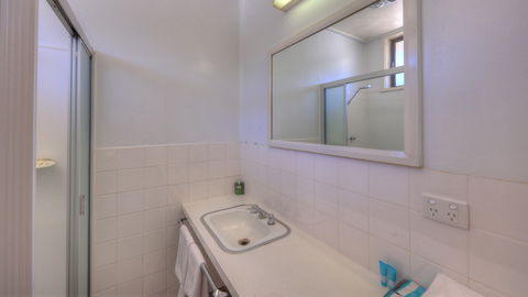 Paruna Motel - Kawana Tourism 6