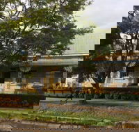 Surgeons Cottage - Kawana Tourism