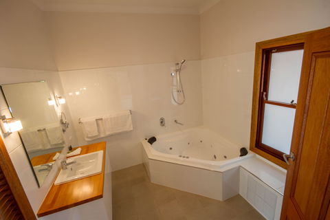 Adelaide Hills, Birdwood Motel - Kawana Tourism 1
