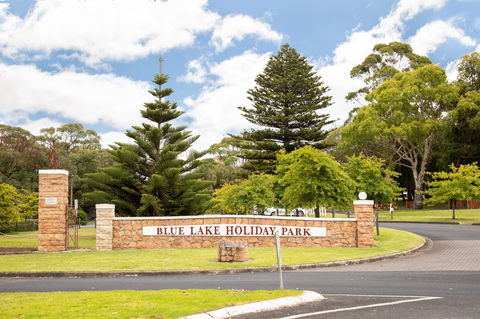 Blue Lake Holiday Park - Kawana Tourism 0