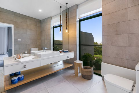 Blue Range Estate Villas - Kawana Tourism 1