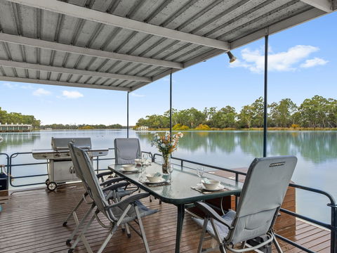 Boats And Bedzzz - The Murray Dream Self-contained Moored Houseboat - Kawana Tourism 0