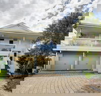 Breezes  Hayborough - Kawana Tourism