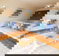 Coastal Horizons at Caves Beach - Kawana Tourism