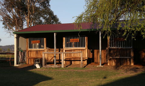 Deepwater Inn - Kawana Tourism 2