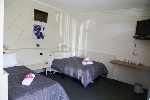 Great Western Motel - Kawana Tourism 1