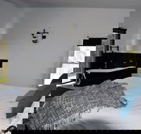 Hickory Moon - Kawana Tourism