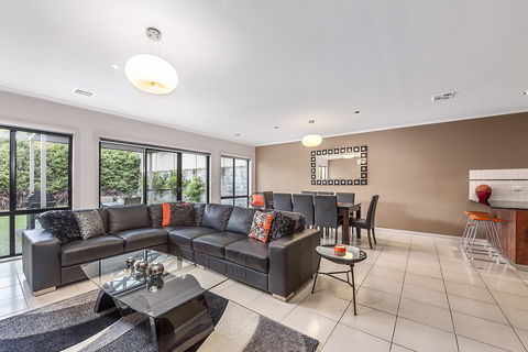 Mount Gambier Apartments - MG Delux - Kawana Tourism 0