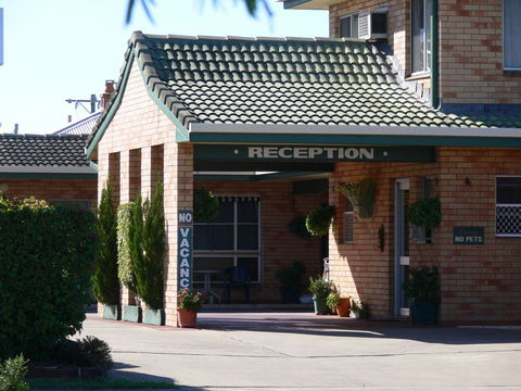 Squatters Homestead Motel - Kawana Tourism 1