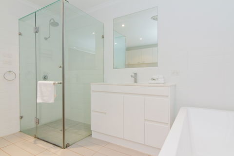 The White House - Kawana Tourism 2