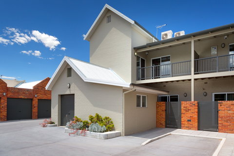 The Waterstreet Apartment - Kawana Tourism 1