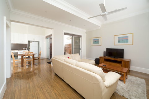 The Waterstreet Apartment - Kawana Tourism 2