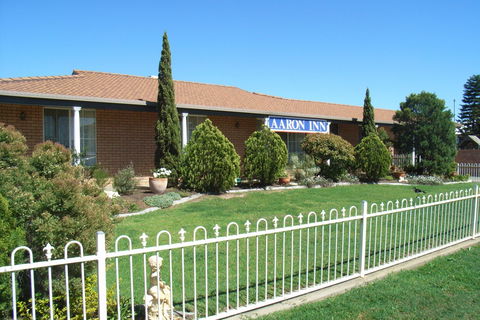 Aaron Inn Motel - Kawana Tourism 0