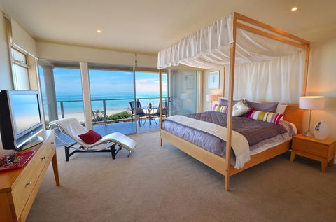 Adelaide Luxury Beach House - Kawana Tourism 1