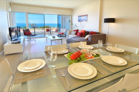 Adelaide Luxury Beach House - Kawana Tourism 2