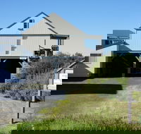 Angler's Arms and Fisherman's Cottage - Kawana Tourism