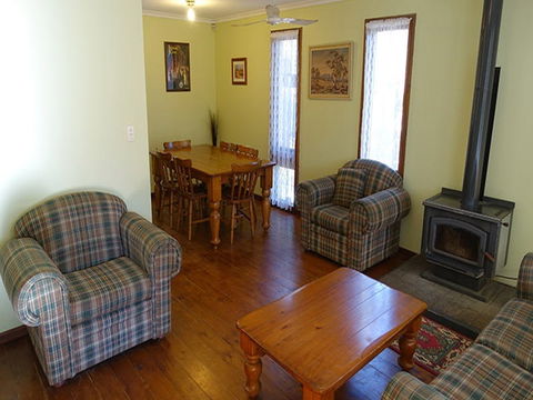 Arch Cottage - Kawana Tourism 2