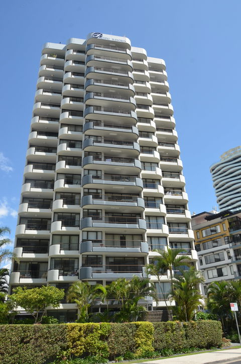 Broadbeach Pacific Resort - Kawana Tourism 0