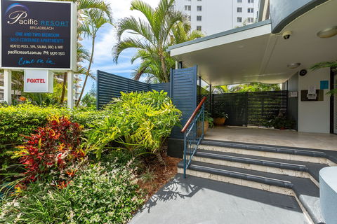 Broadbeach Pacific Resort - Kawana Tourism 1