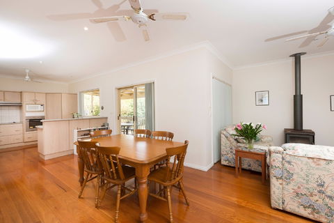 Cranford Waterfront Cottage - Kawana Tourism 1