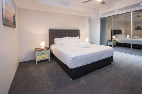 Fairway Lakeside - Kawana Tourism 1