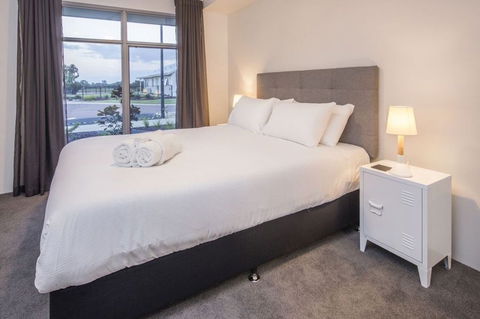 Fairway Lakeside - Kawana Tourism 2