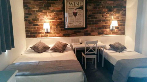 Hornsby Inn - Kawana Tourism 0