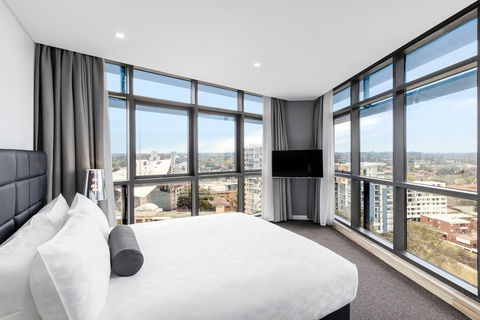 Meriton Suites Church Street, Parramatta - Kawana Tourism 1
