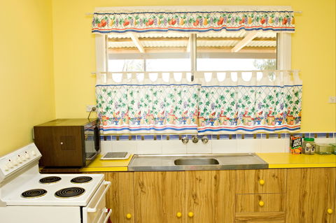 Reavesdale Cottage - Kawana Tourism 2