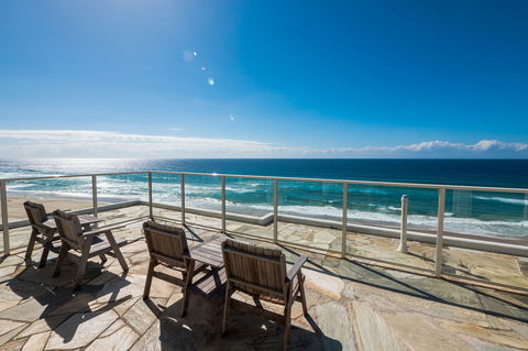 Viscount On The Beach - Kawana Tourism 0