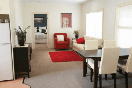 Off Mountain Accommodation - Kawana Tourism