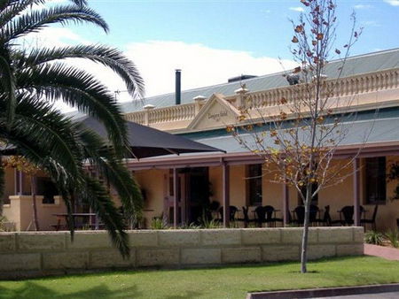 Dongara Hotel Motel - Kawana Tourism 0
